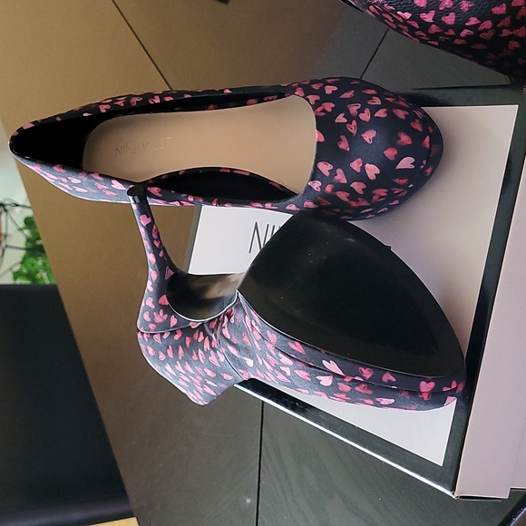 Shoes and handbag - Picture 2 of 6